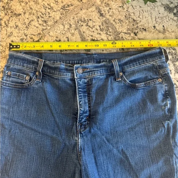 Levi’s Denim 9” Jean Shorts Women’s Size 16 - Picture 11 of 16